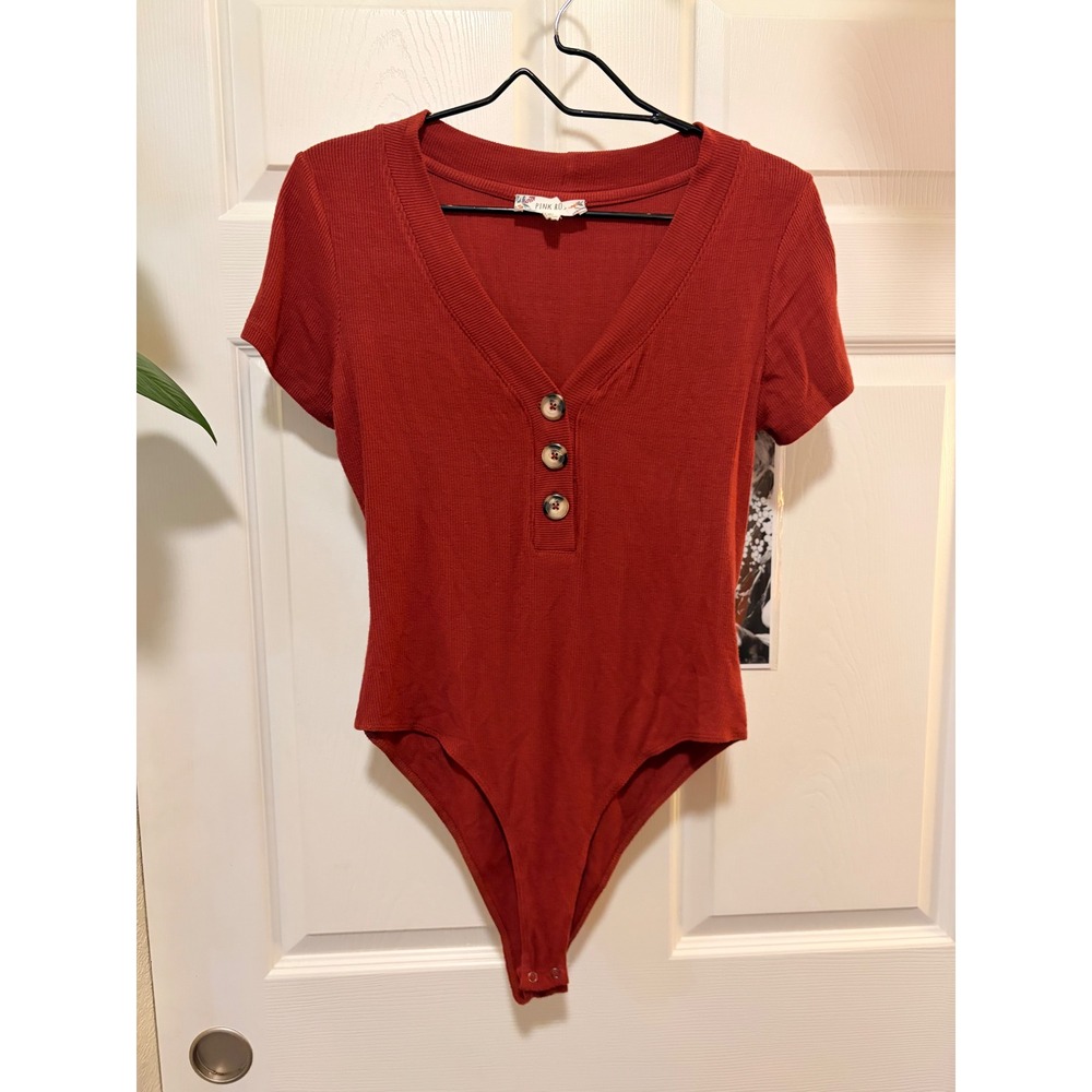 Pink Rose Womens Rust Red Ribbed Henley Bodysuit V-Neck Short Sleeve Medium